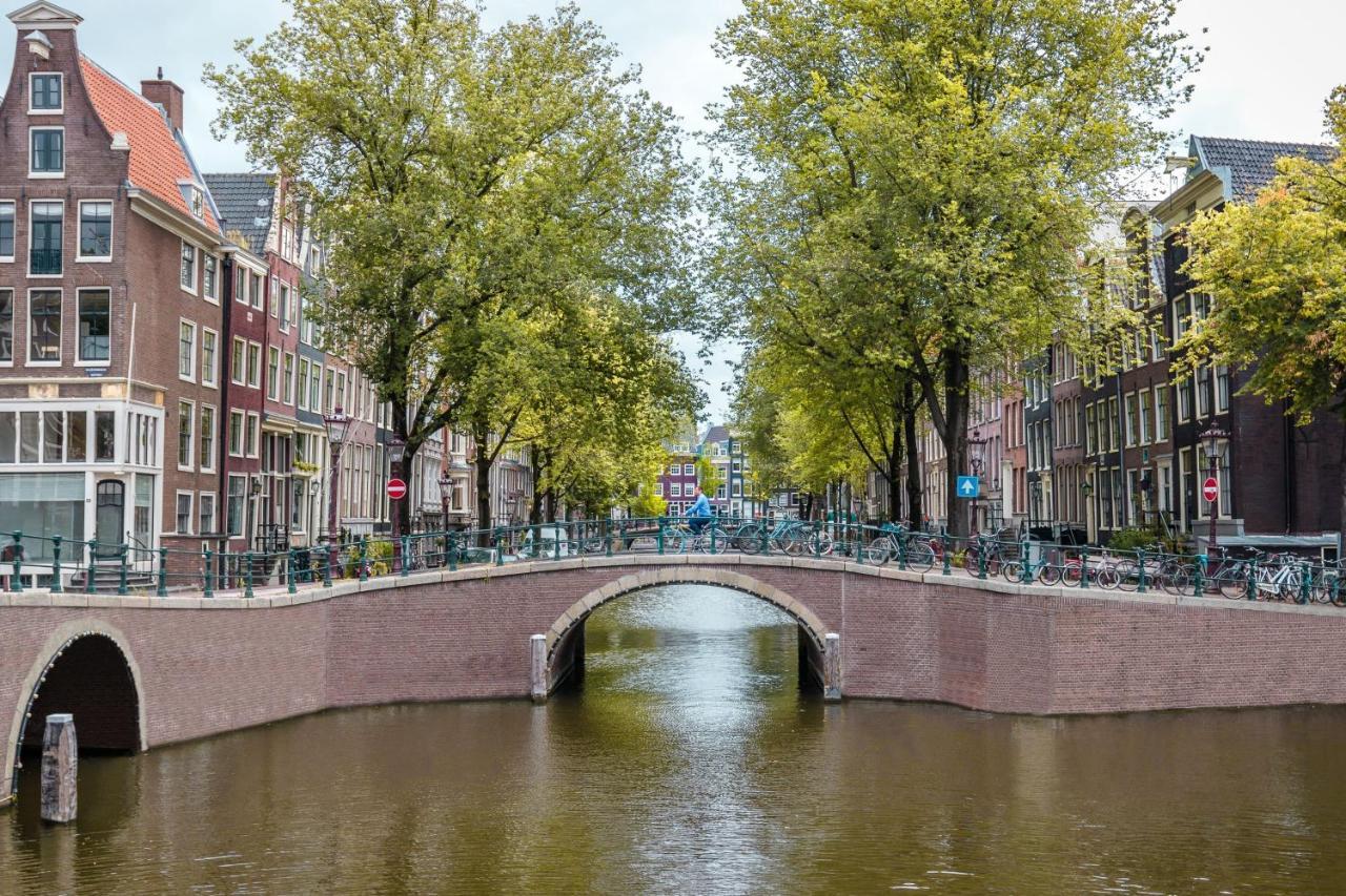 Amsterdam Marriott Hotel Exterior photo The Oude Rijn in Utrecht
